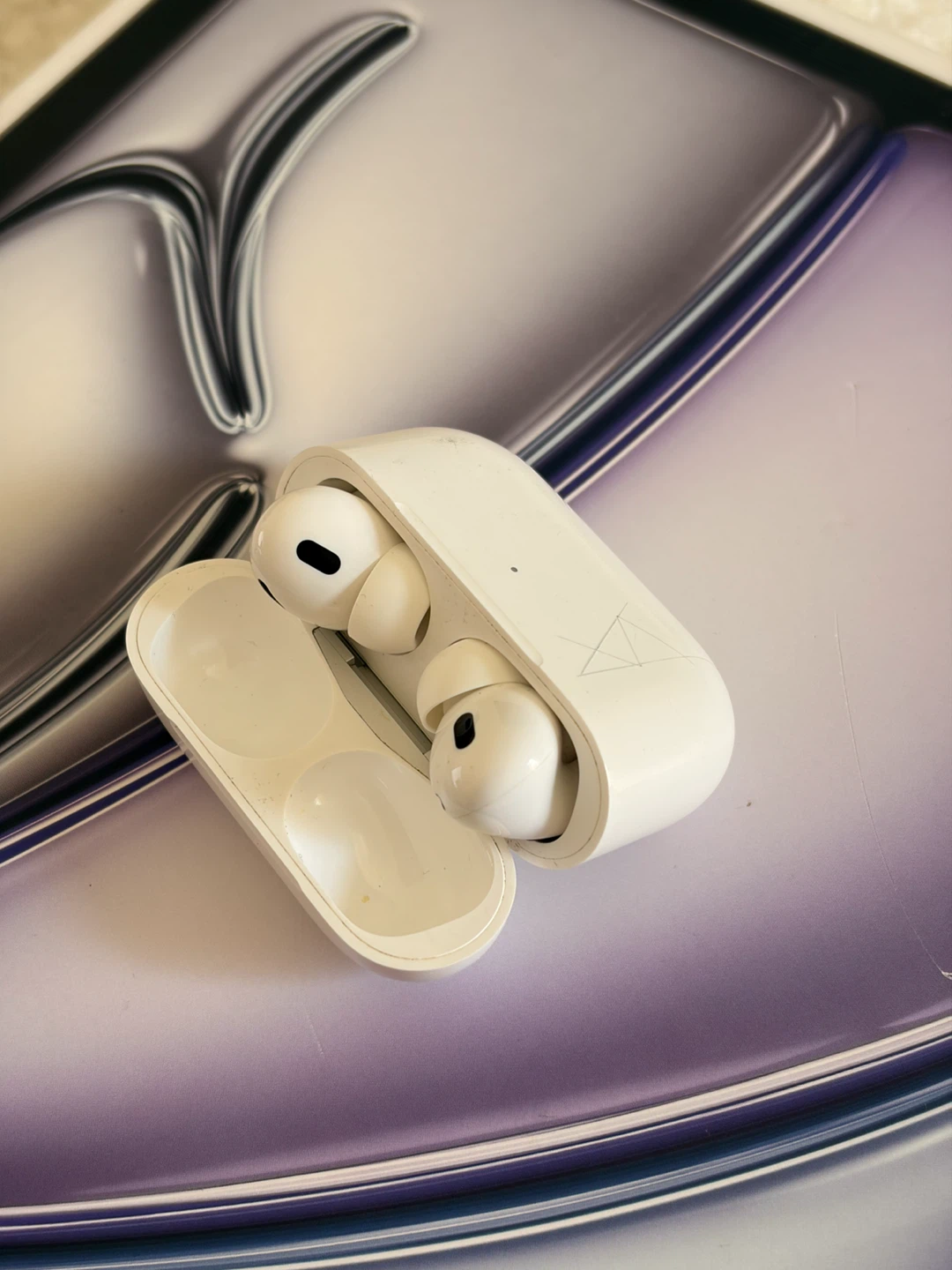 Apple AirPods Pro (2nd Gen) with Charging Case - photo 4