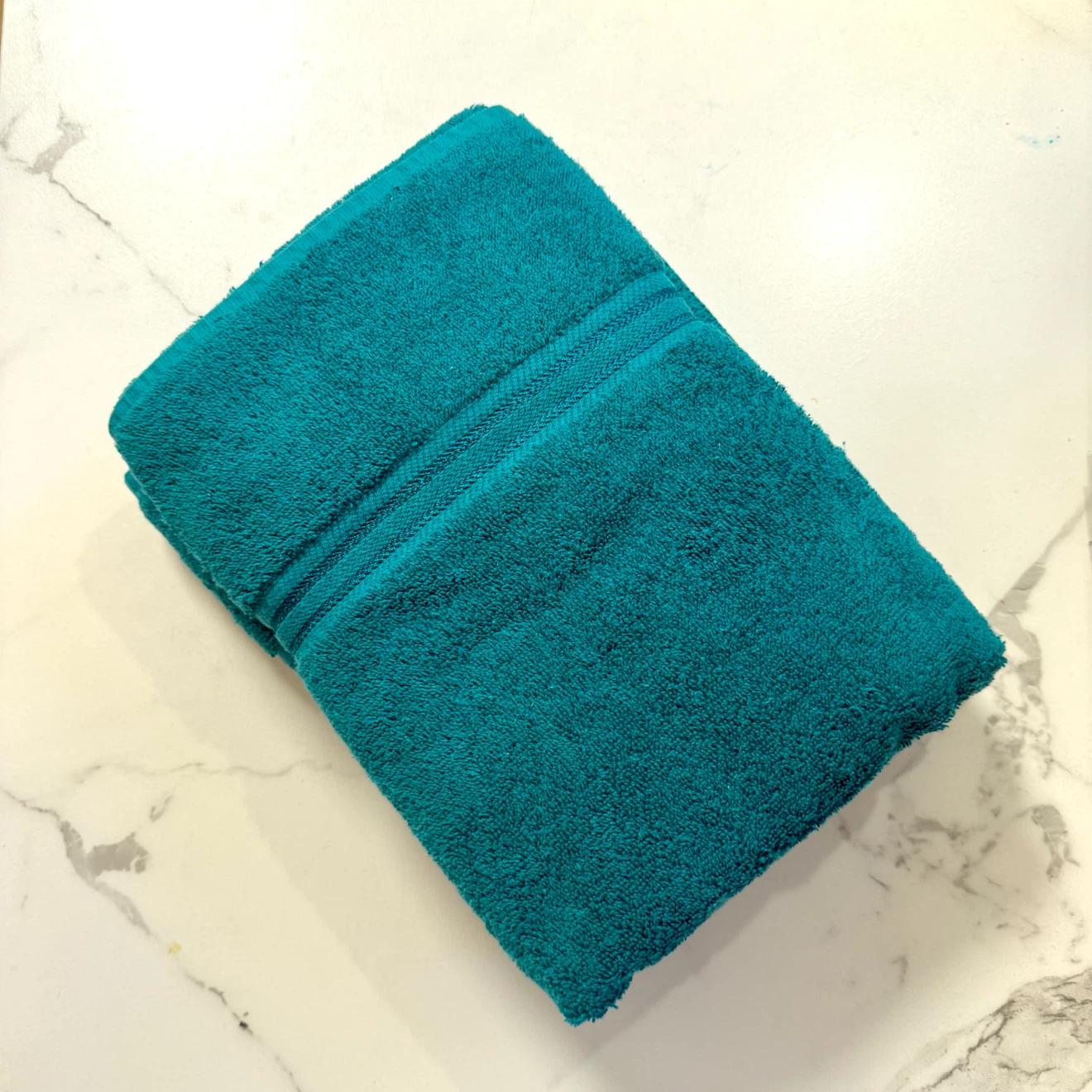 Pair teal bath towels