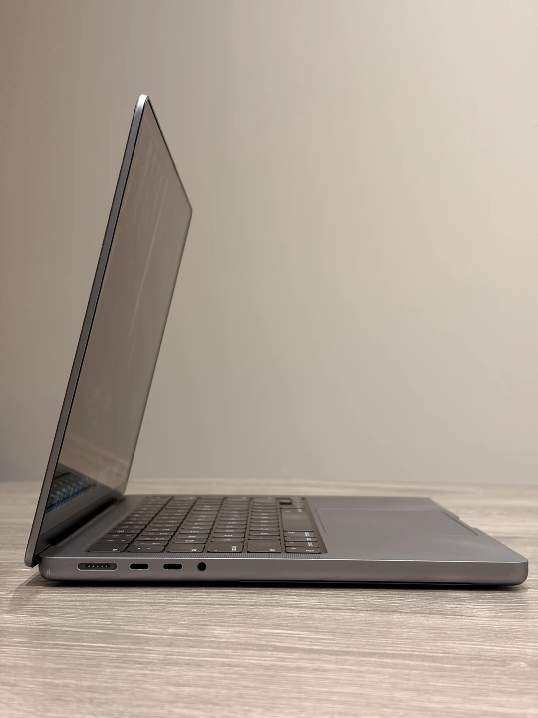 Apple MacBook Pro (14-inch, 2021, M1 Pro) - photo 3