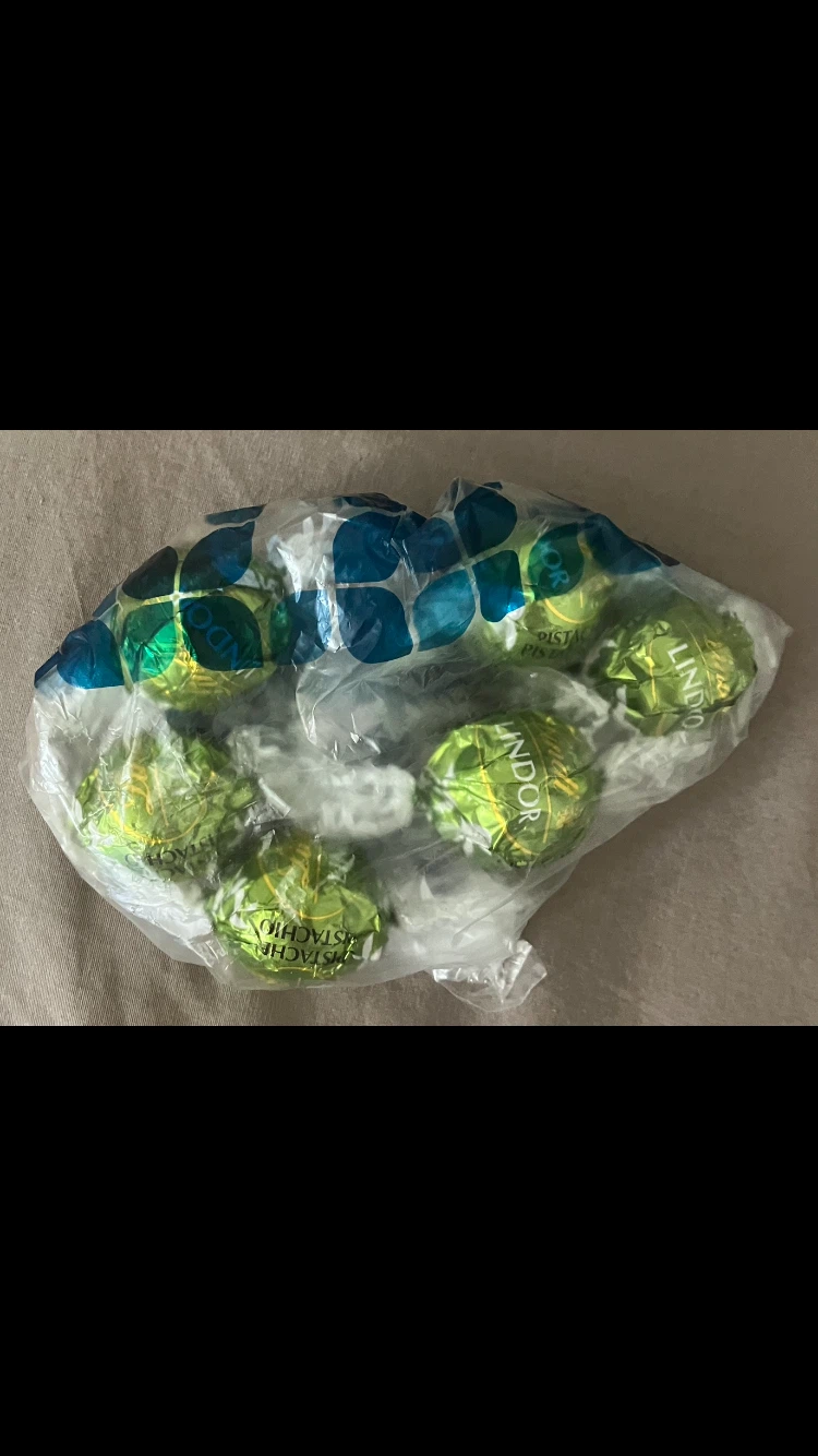 6 Lindt LINDOR Pistachio Chocolates 🍫 🍬