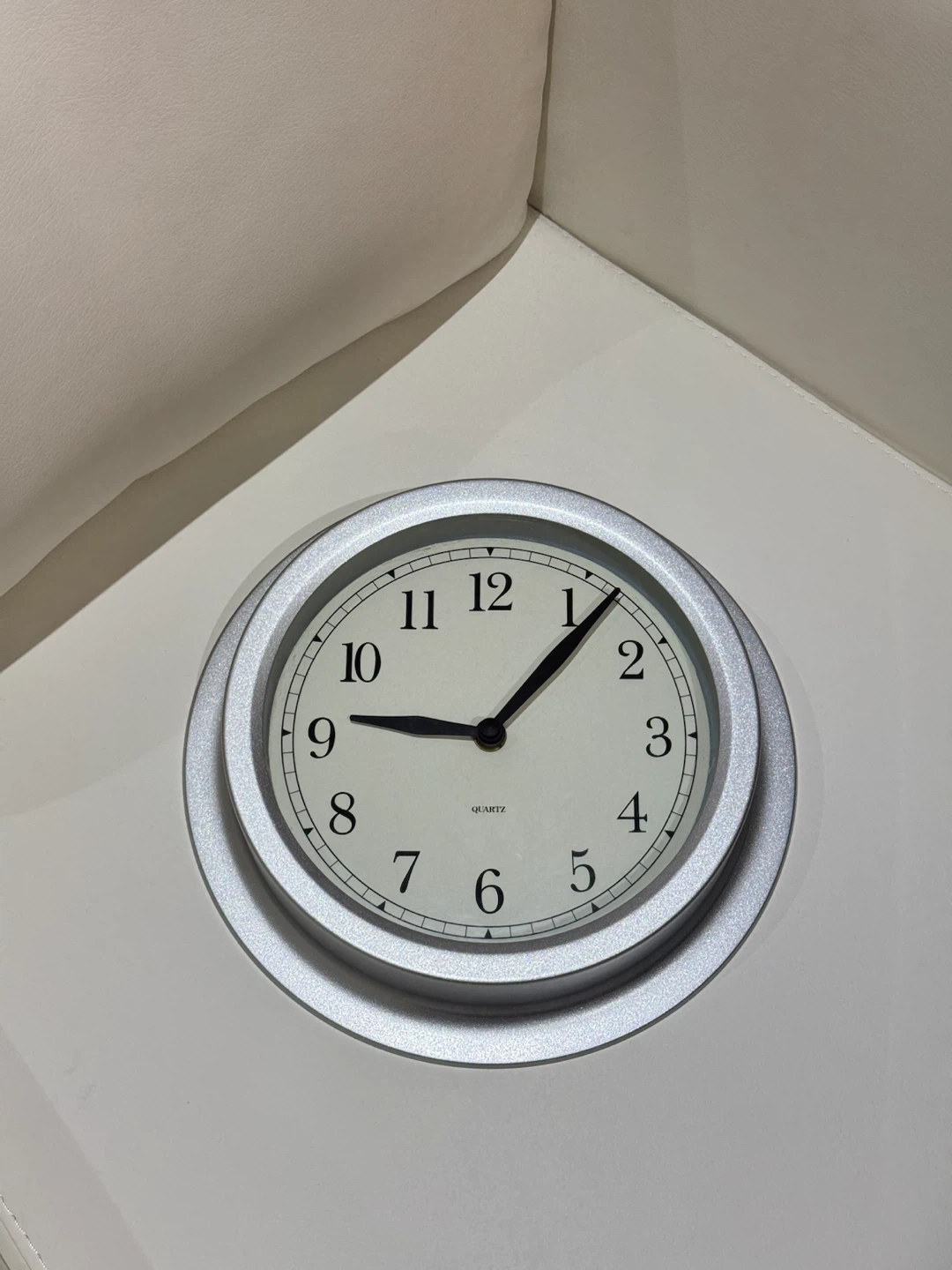 Silver Quartz Analog Wall Clock