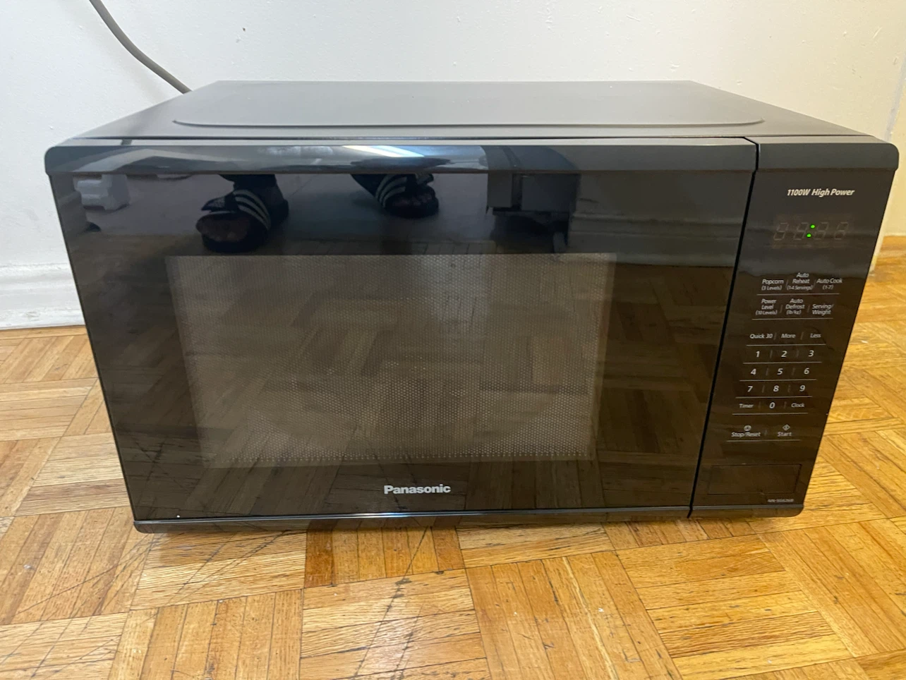 Panasonic 1100W Microwave Oven - photo 4