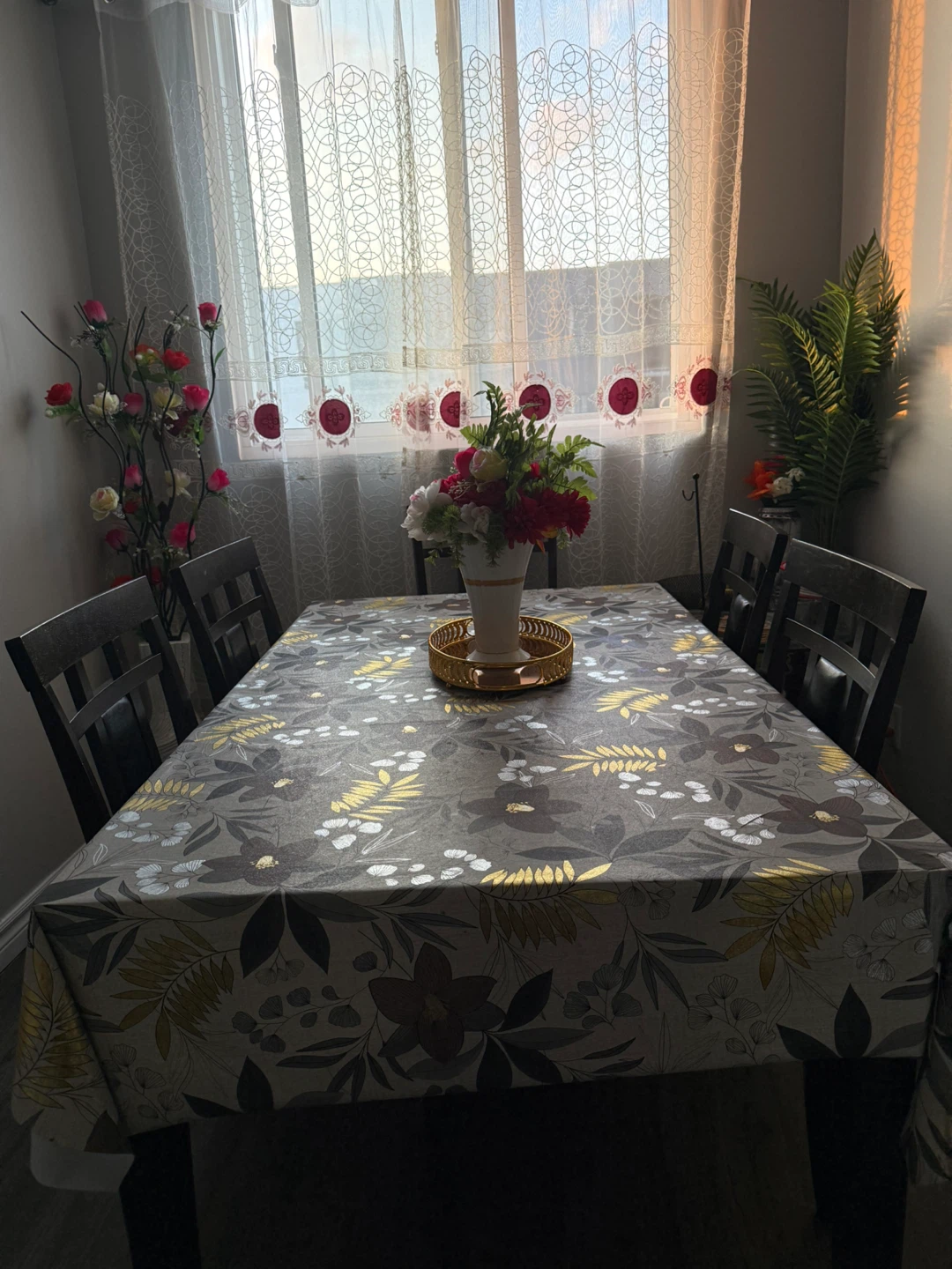 Dark Wood Dining Table and Chairs Set - photo 2