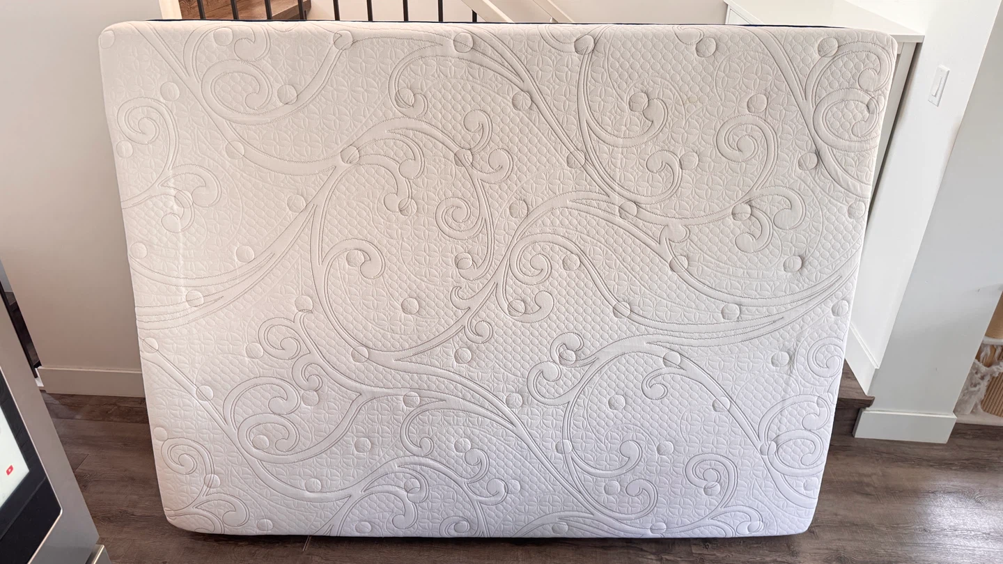 Queen mattress 14”  in good condition