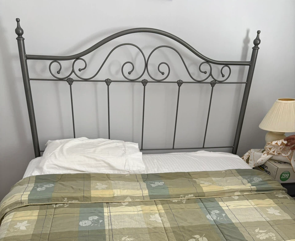 Metal Scroll Headboard frame and mattress