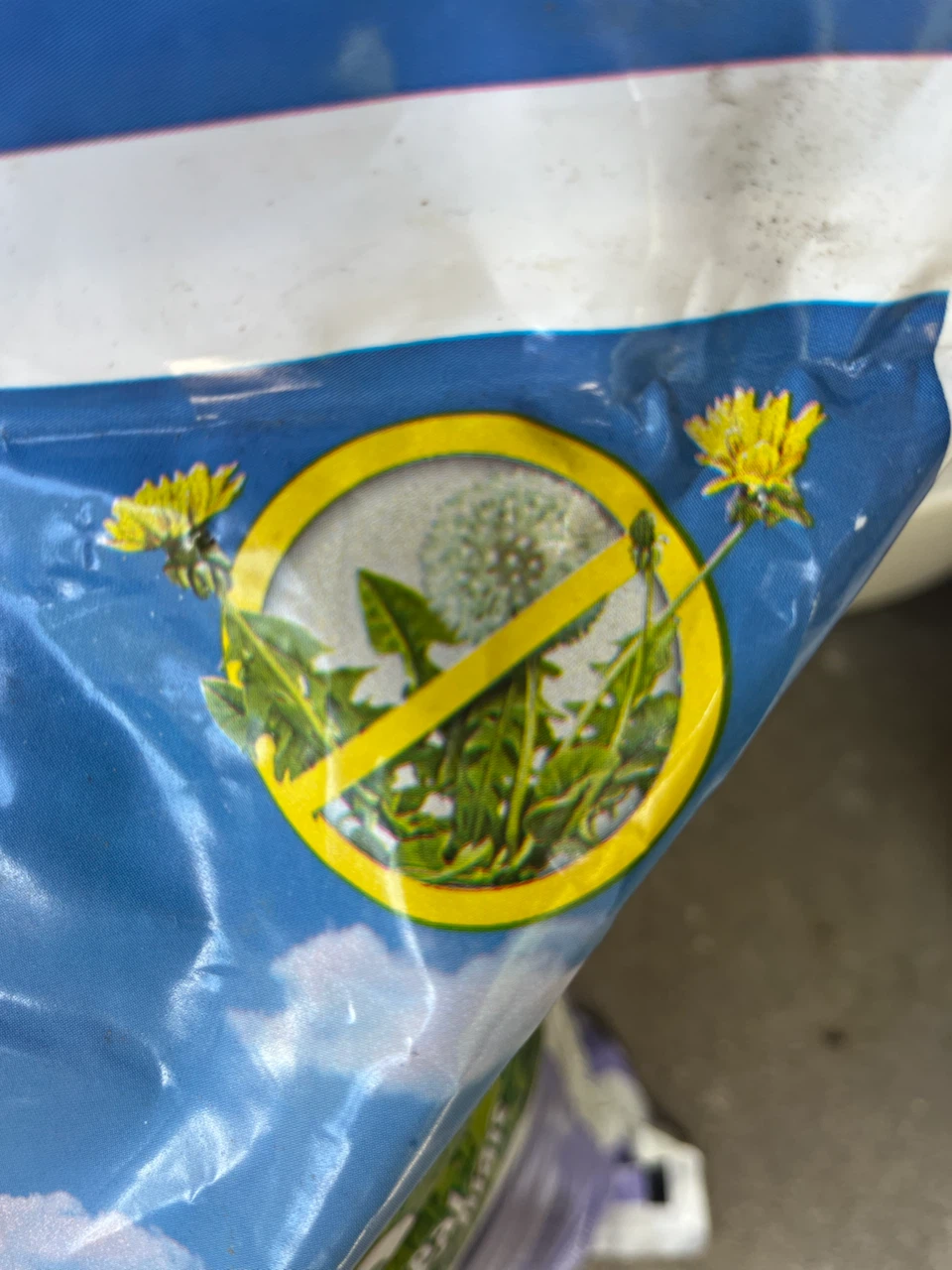 NEW & UNOPENED – Turf Maize Bio-Weed N’ Feed 9 kg - photo 2