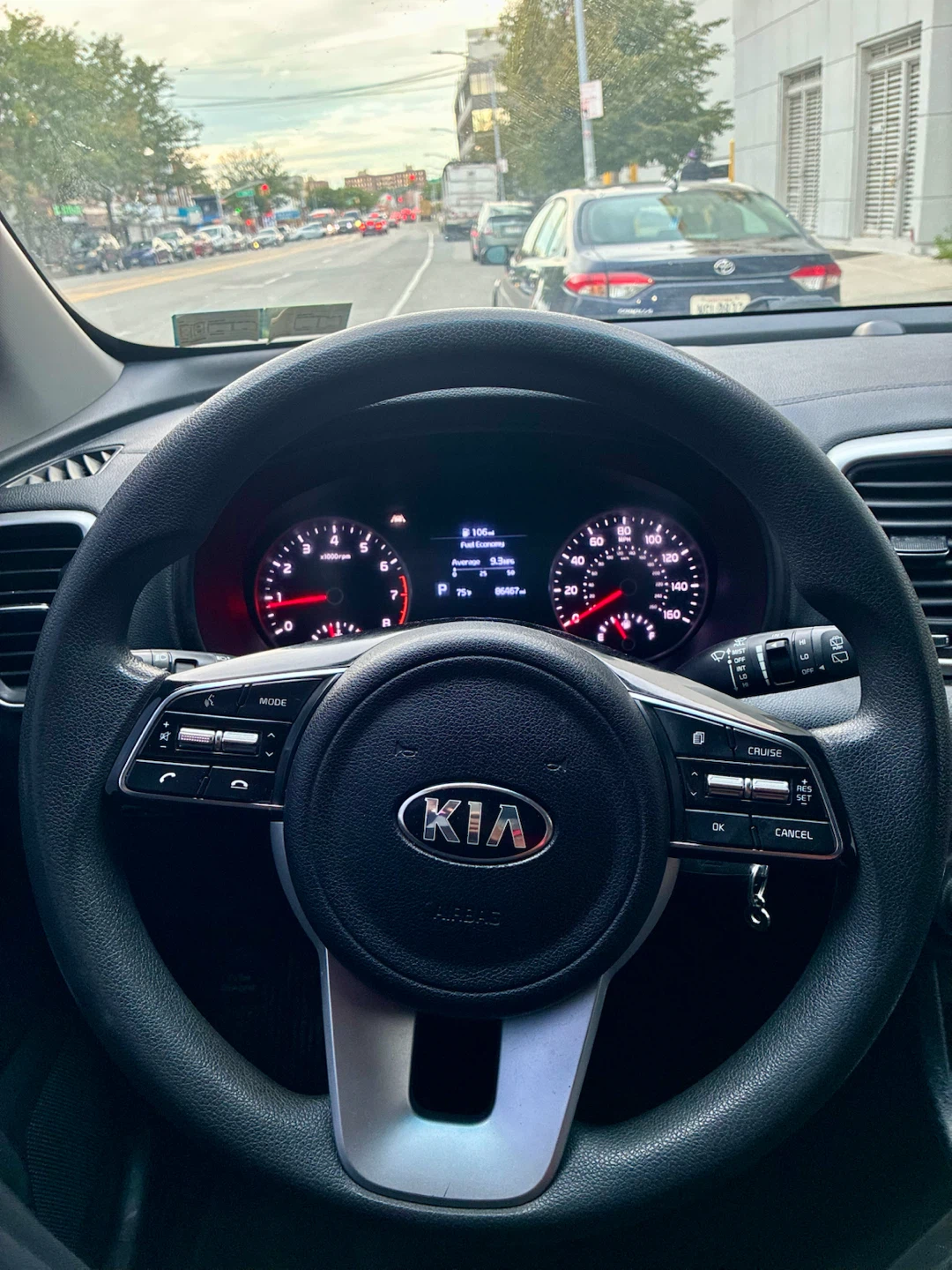 Red Kia Sportage SUV - photo 4