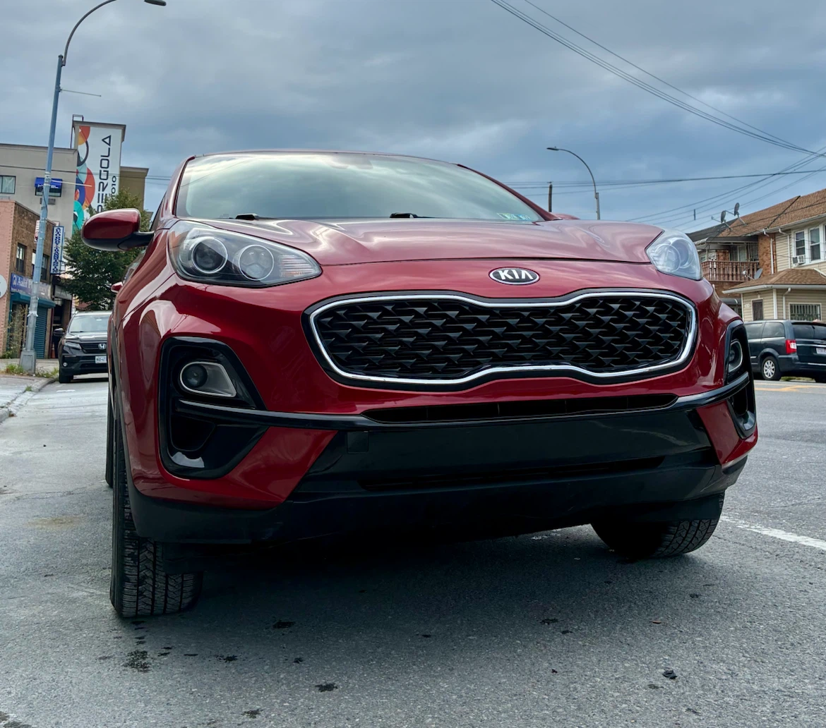 Red Kia Sportage SUV - photo 3
