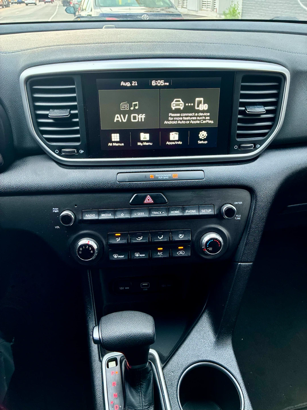 Red Kia Sportage SUV - photo 5