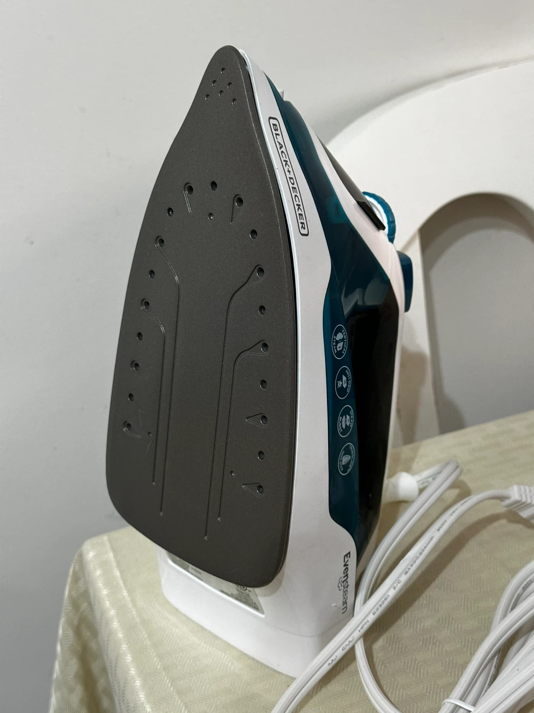 BLACK+DECKER Easy Steam Compact Iron - photo 3
