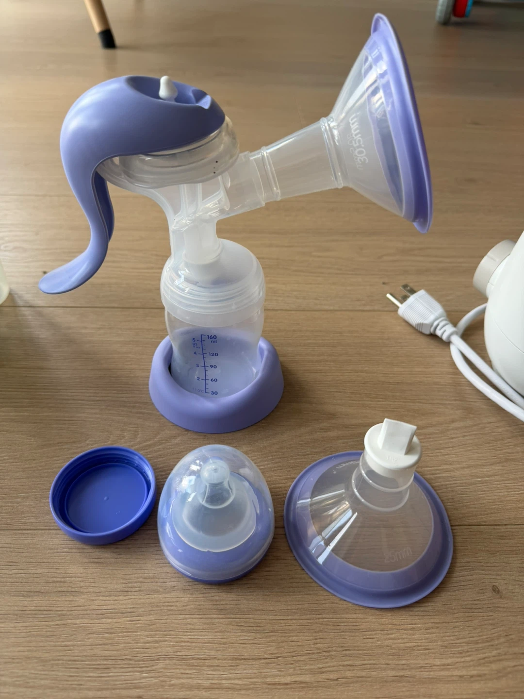 Lansinoh Manual Breast Pump - photo 2