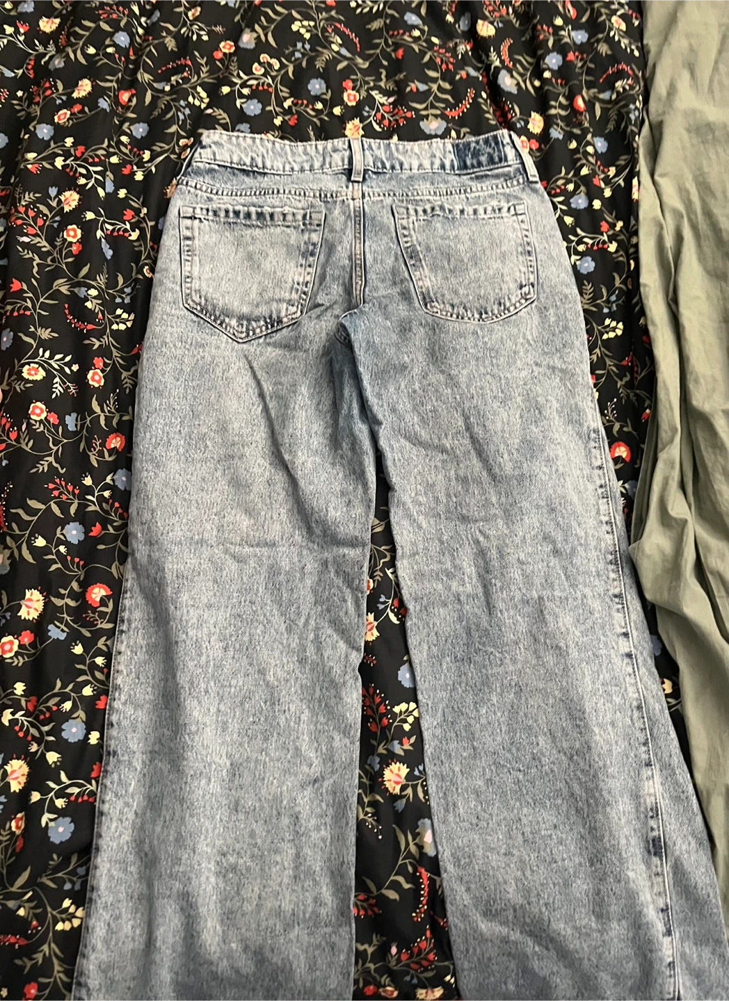 Low rise baggy hollister jeans size 25