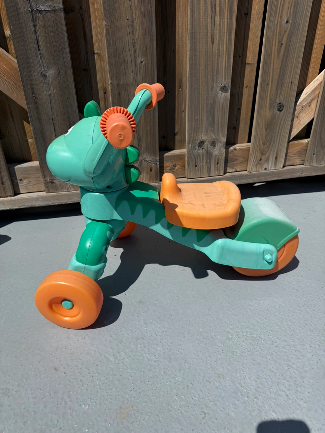 Kids Tricycle Ride-On Toy - photo 2