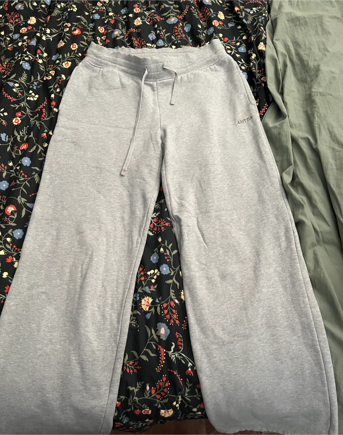 wide leg aritzia sweat fleece pants