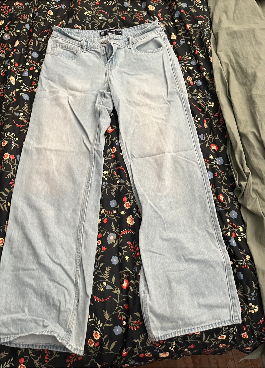 light wash low rise baggy jeans size 24
