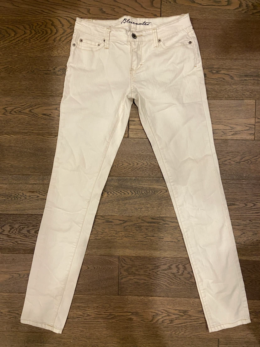 EUC: Bluenotes White Low Rise Super Skinny Jeans Size 27