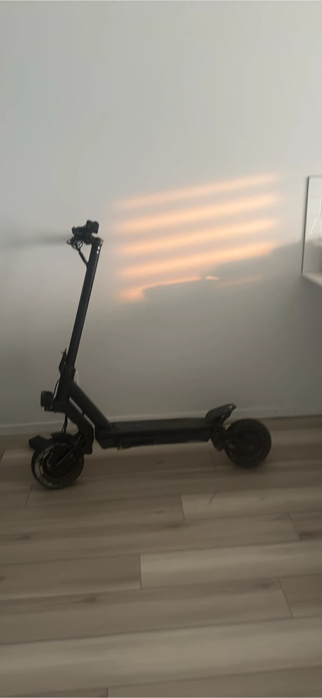 Black Electric Scooter hoodoxe
