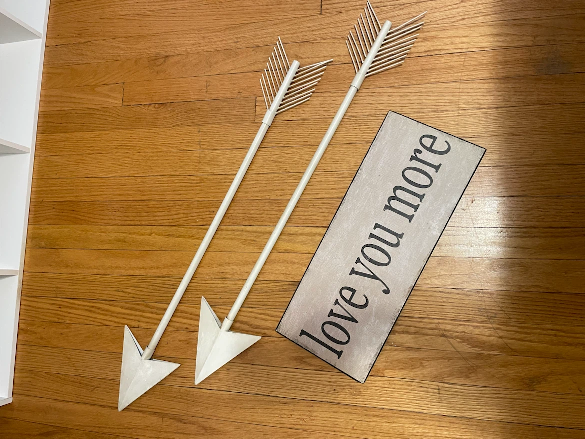 Decorative Arrows and 'love you more' Sign - photo 2