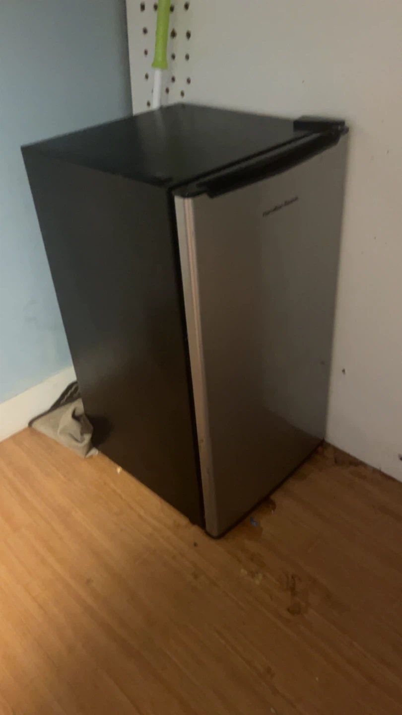 Hamilton Beach Mini Fridge - photo 2