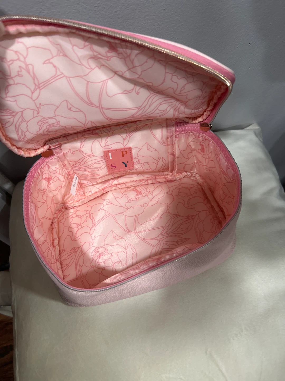 Pink Ipsy Makeup Bag - photo 2