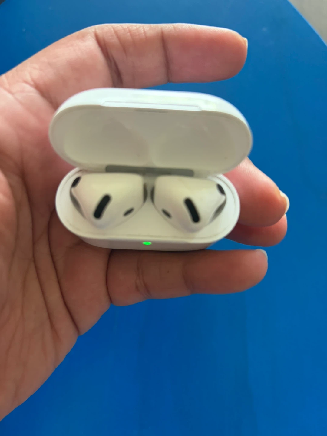 Apple AirPods 4th Gen with Noise Cancellation - photo 4