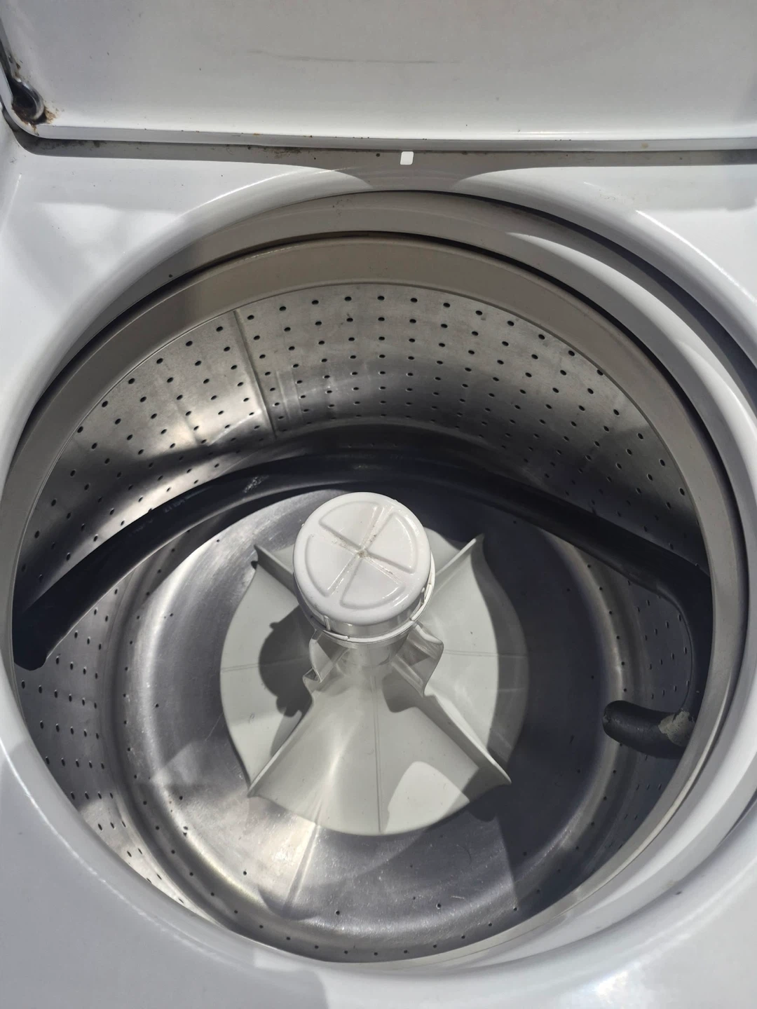 Huebsch Top-load Commercial Coin Operated Washer - photo 2