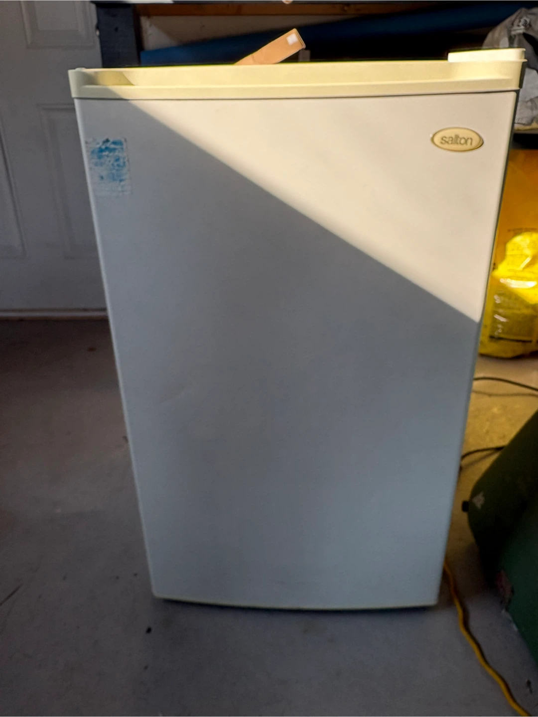 Salton upright freezer