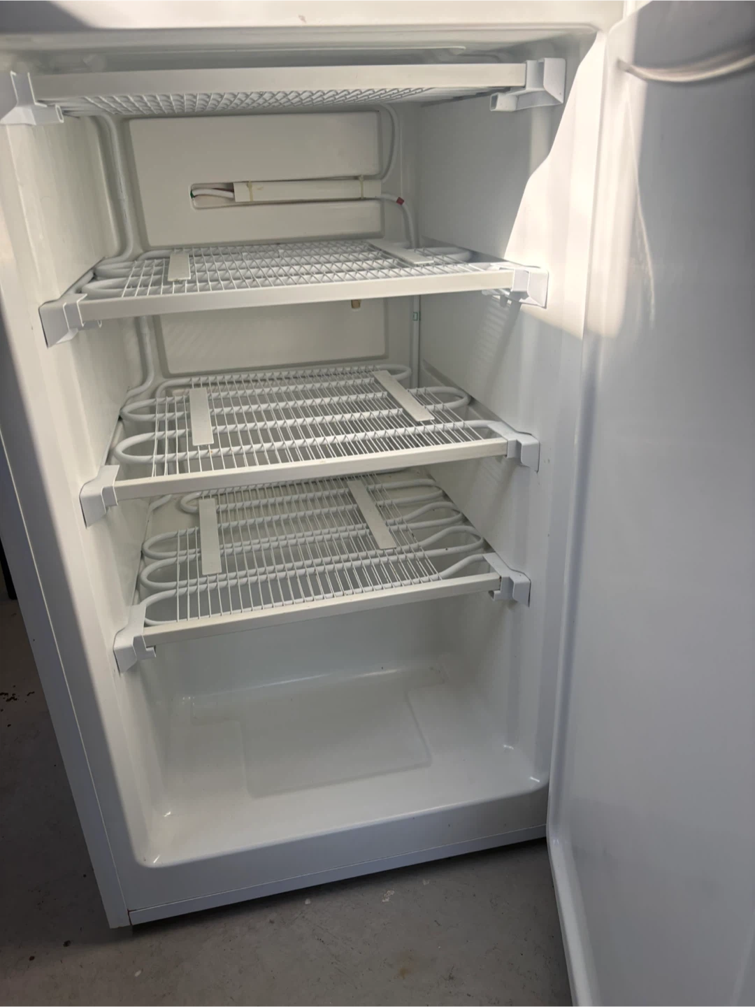 Salton upright freezer - photo 2