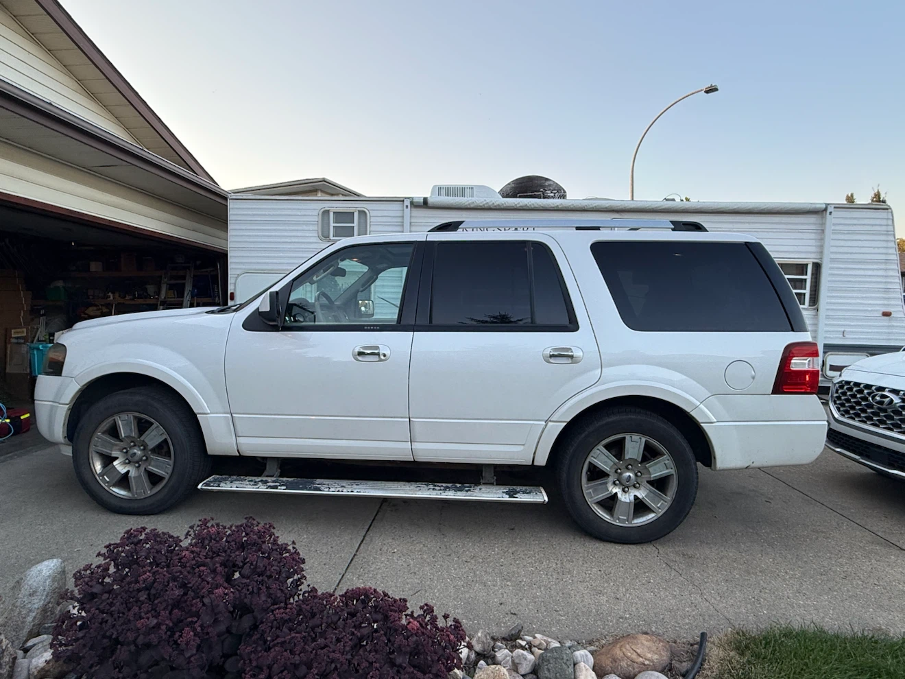 White Ford Expedition SUV