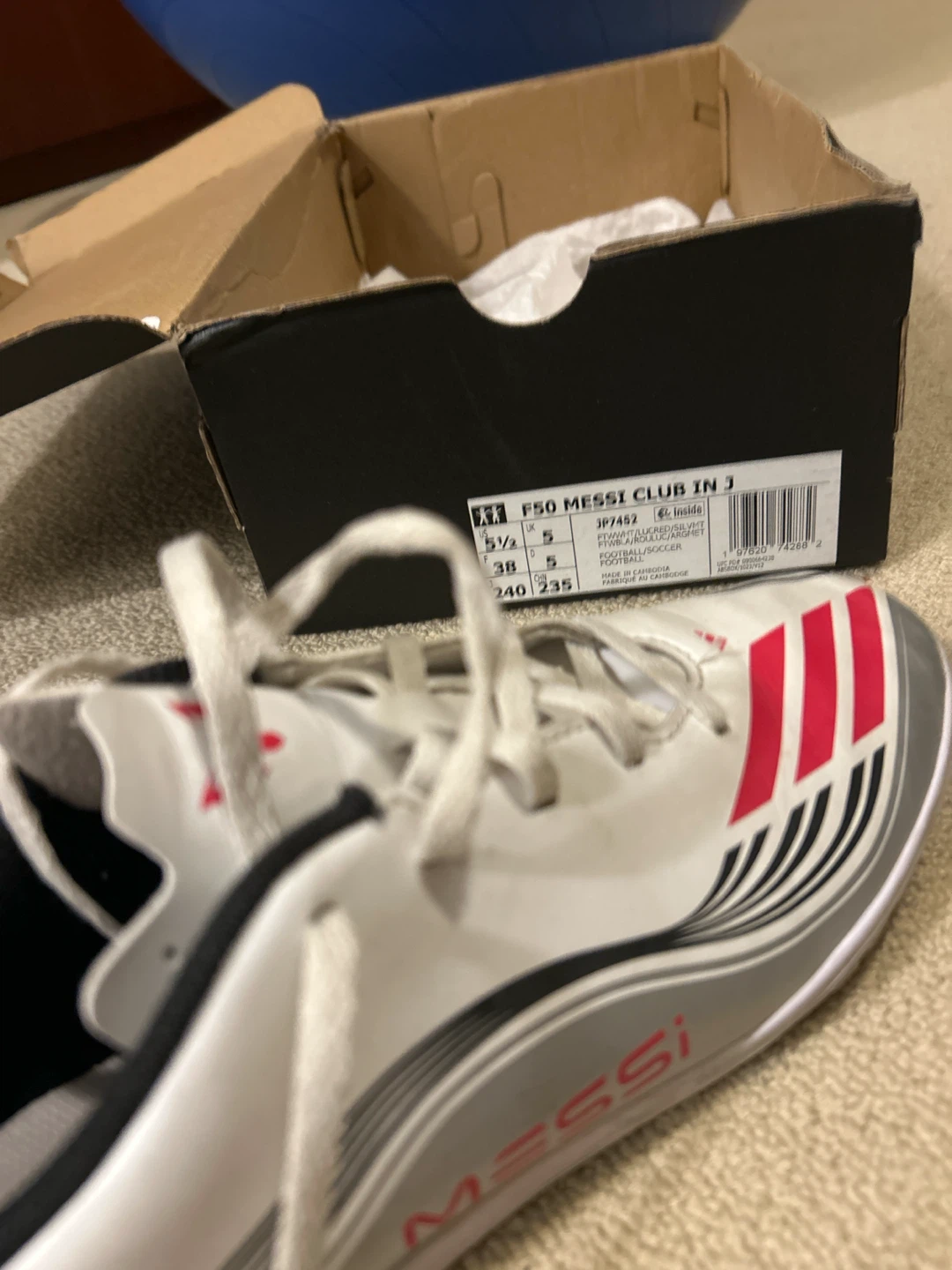 Youth size 5.5 Messi club indoor soccer shoes. - photo 2