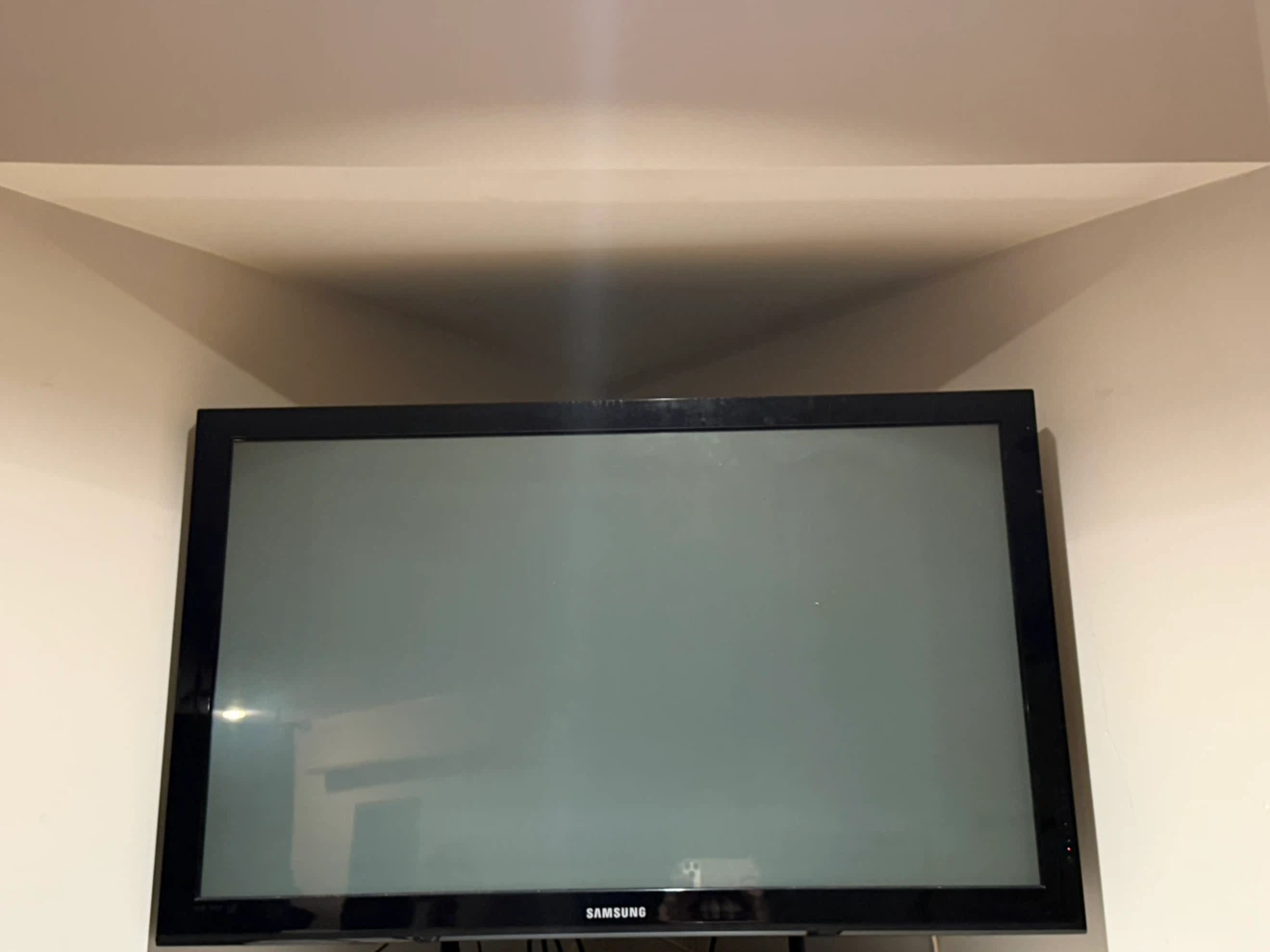 Samsung TV With Stand and Roku