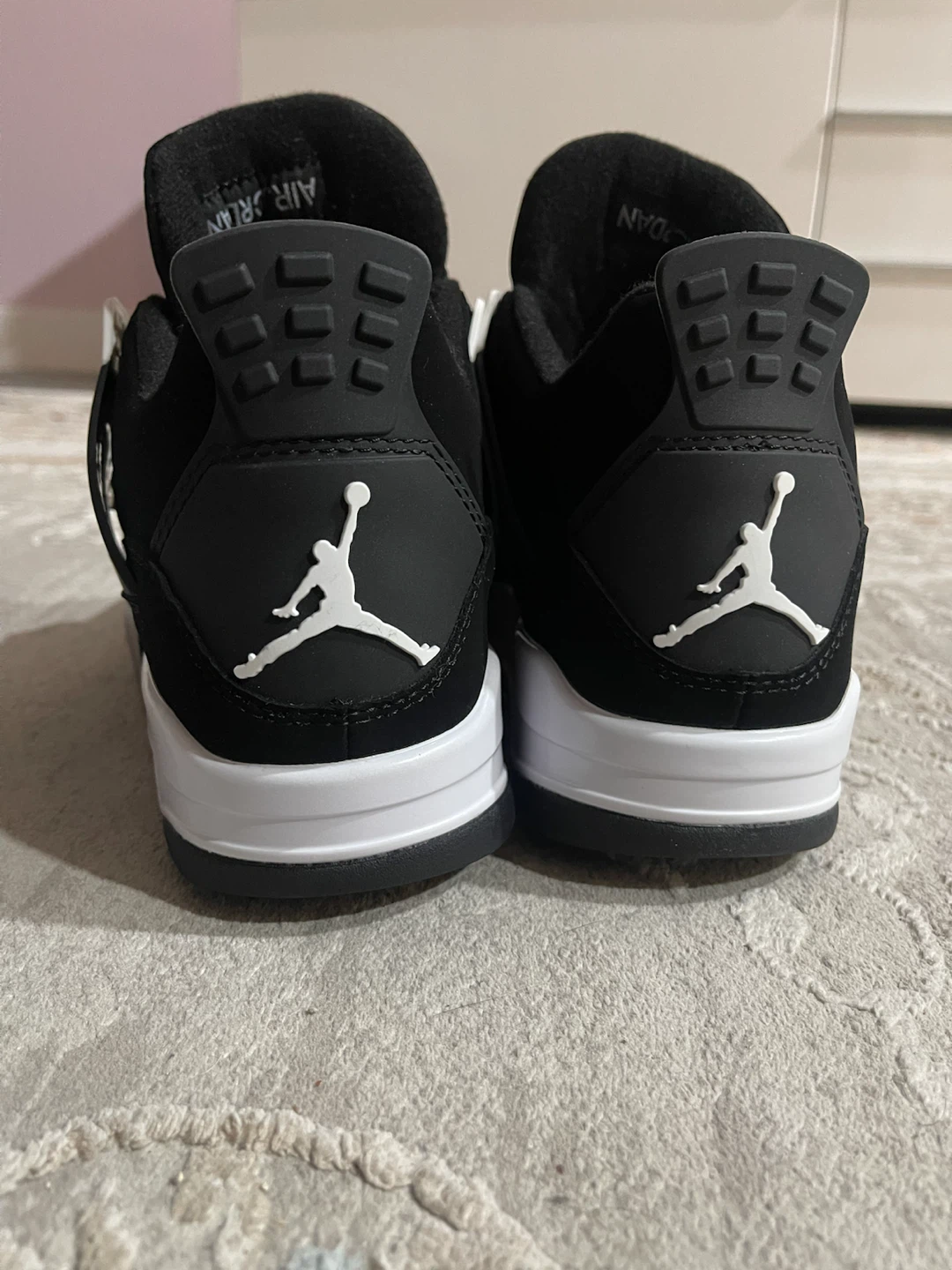 Air Jordan 4 White Thunder sneakers - photo 2