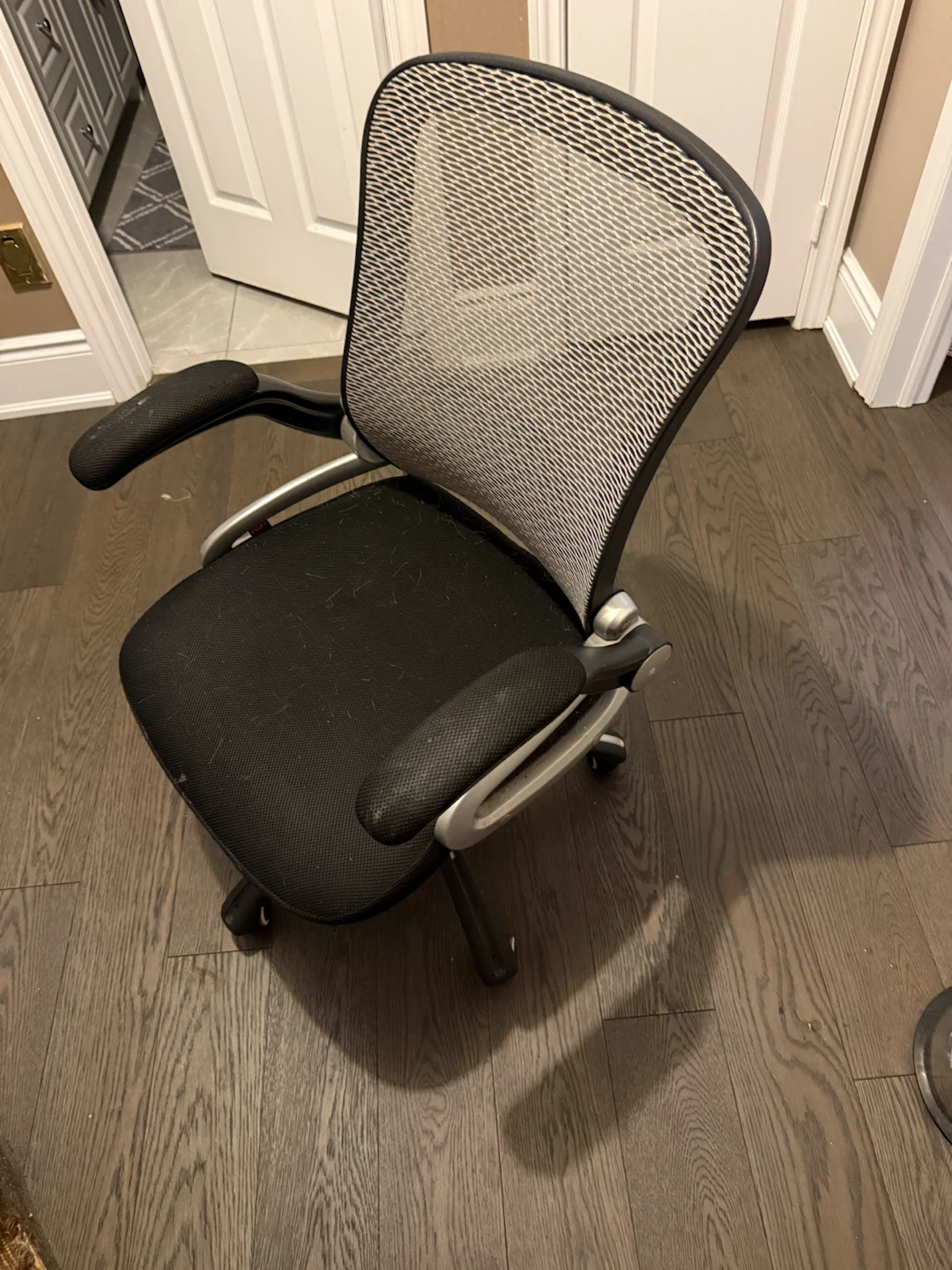 Mesh back office chair with adjustable arms - photo 2