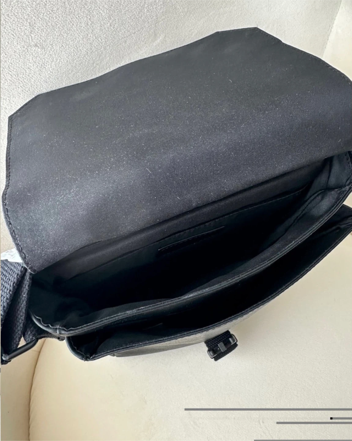 NEW! Fossil Leather Messenger Bag - photo 3