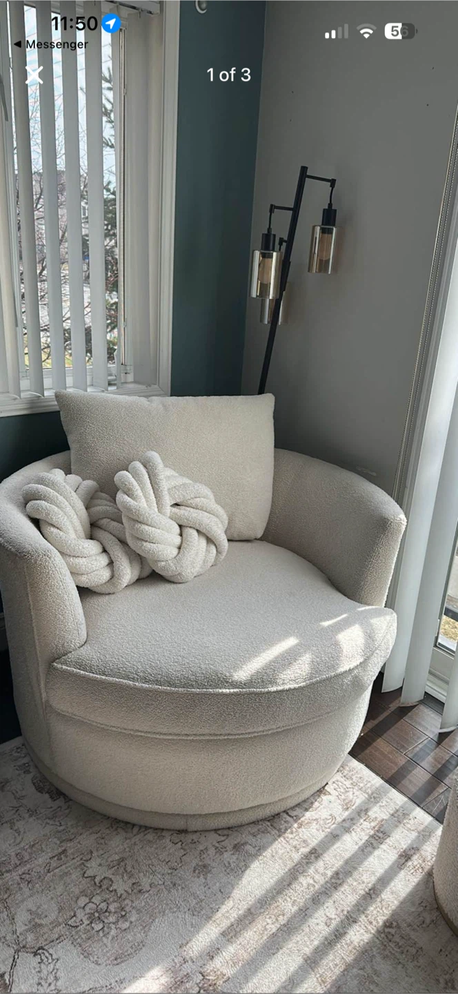Decore Rest Swivel Accent Chair – 360° Rotating – Lightly Used