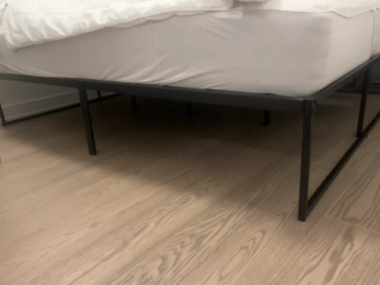 Heavy Duty Steel queen sized Bed Frame - photo 2