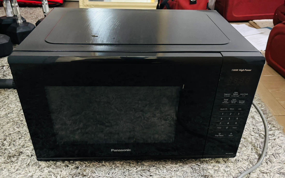 Panasonic 1100W Black Microwave