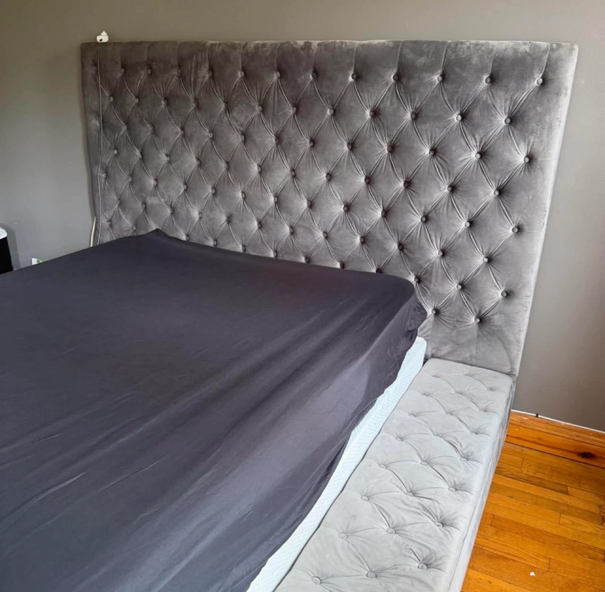 Full sized bedframe