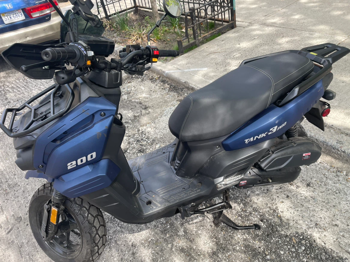 Tank 200 Electric Scooter - photo 2
