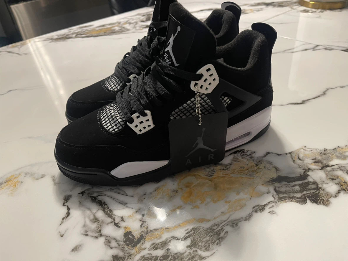 Air Jordan 4 White Thunder