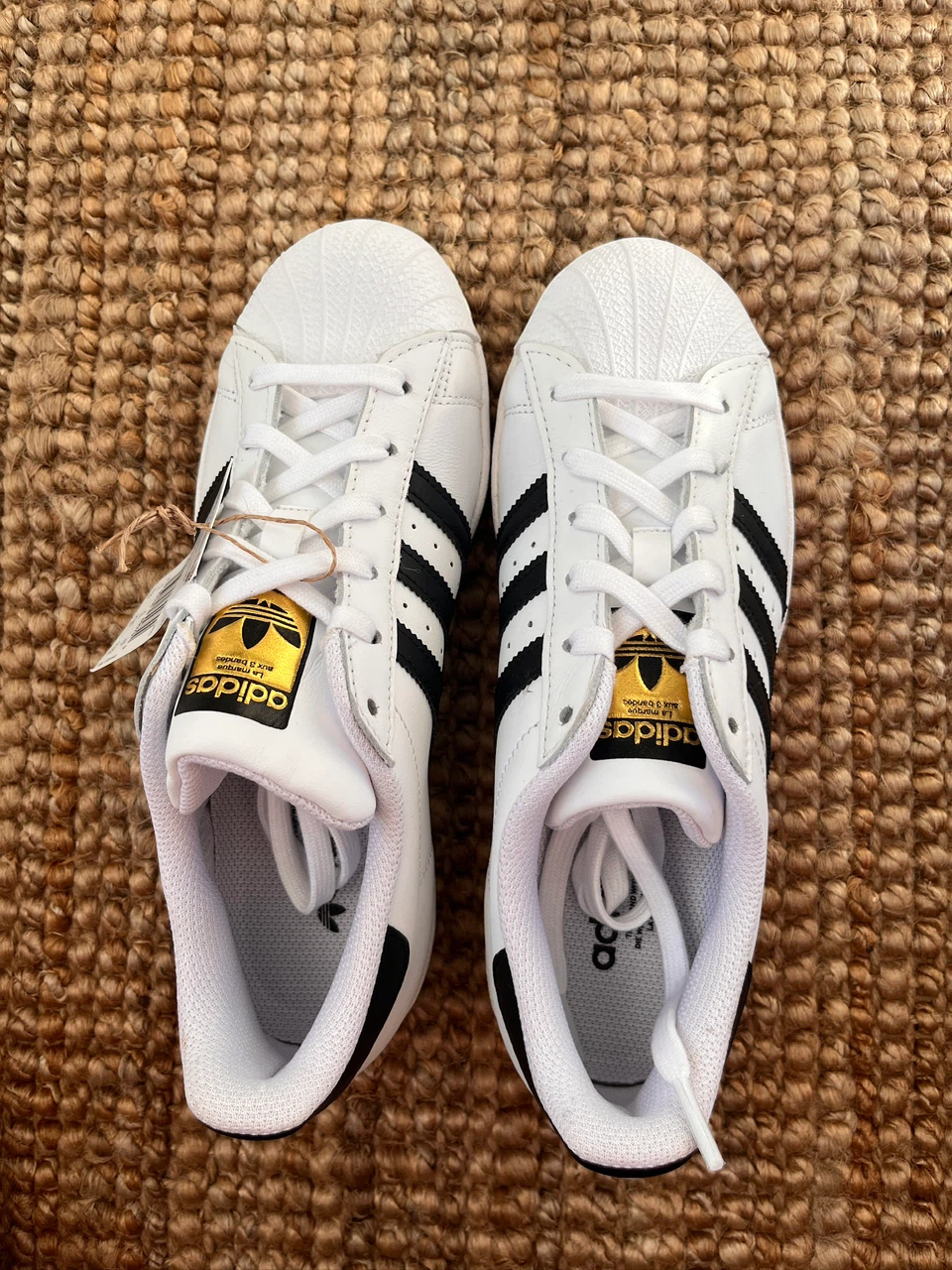 🚨 BRAND NEW ADIDAS SUPERSTARS (WOMEN'S 6.5) 🚨 - photo 2