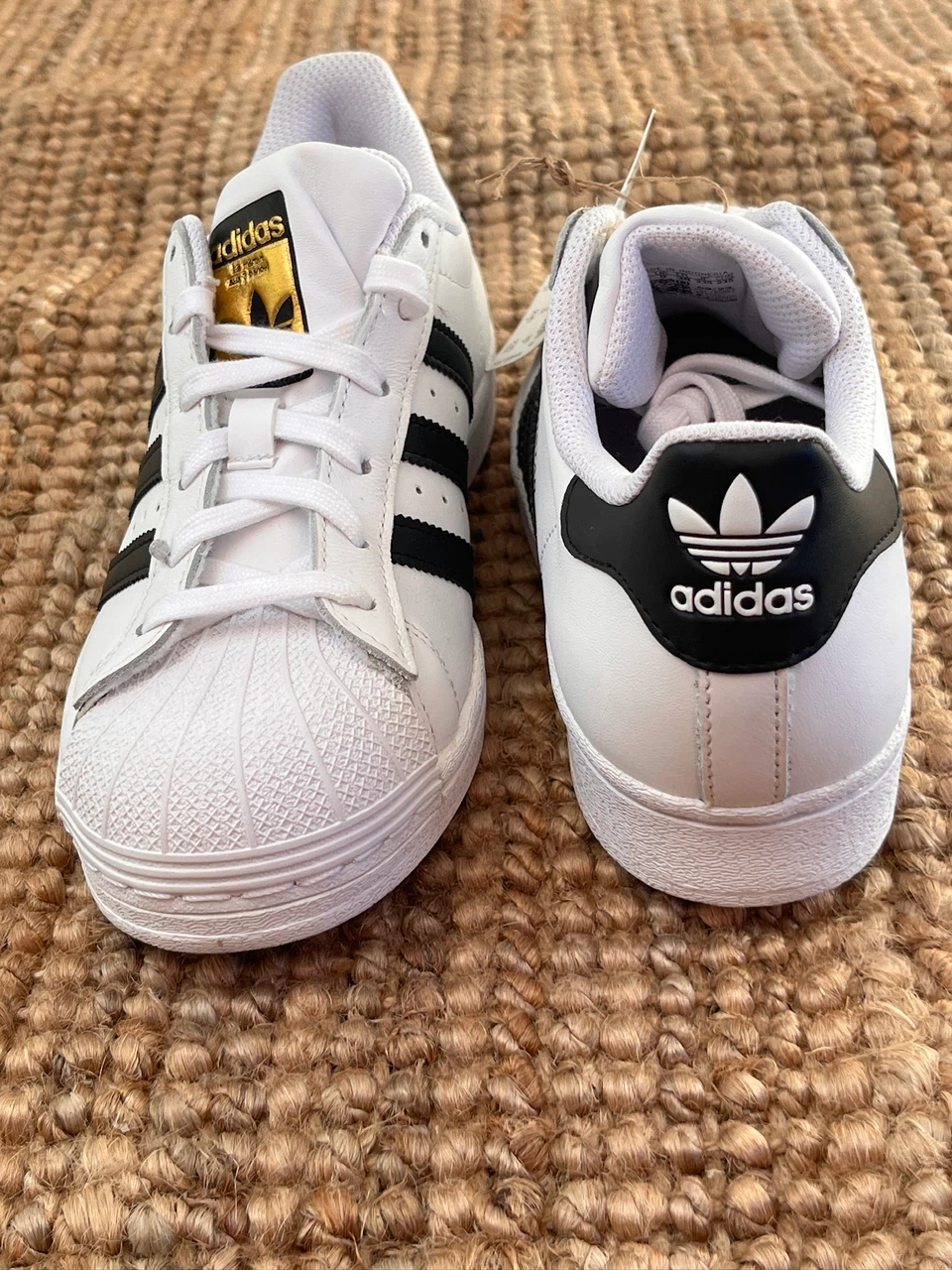 🚨 BRAND NEW ADIDAS SUPERSTARS (WOMEN'S 6.5) 🚨 - photo 3