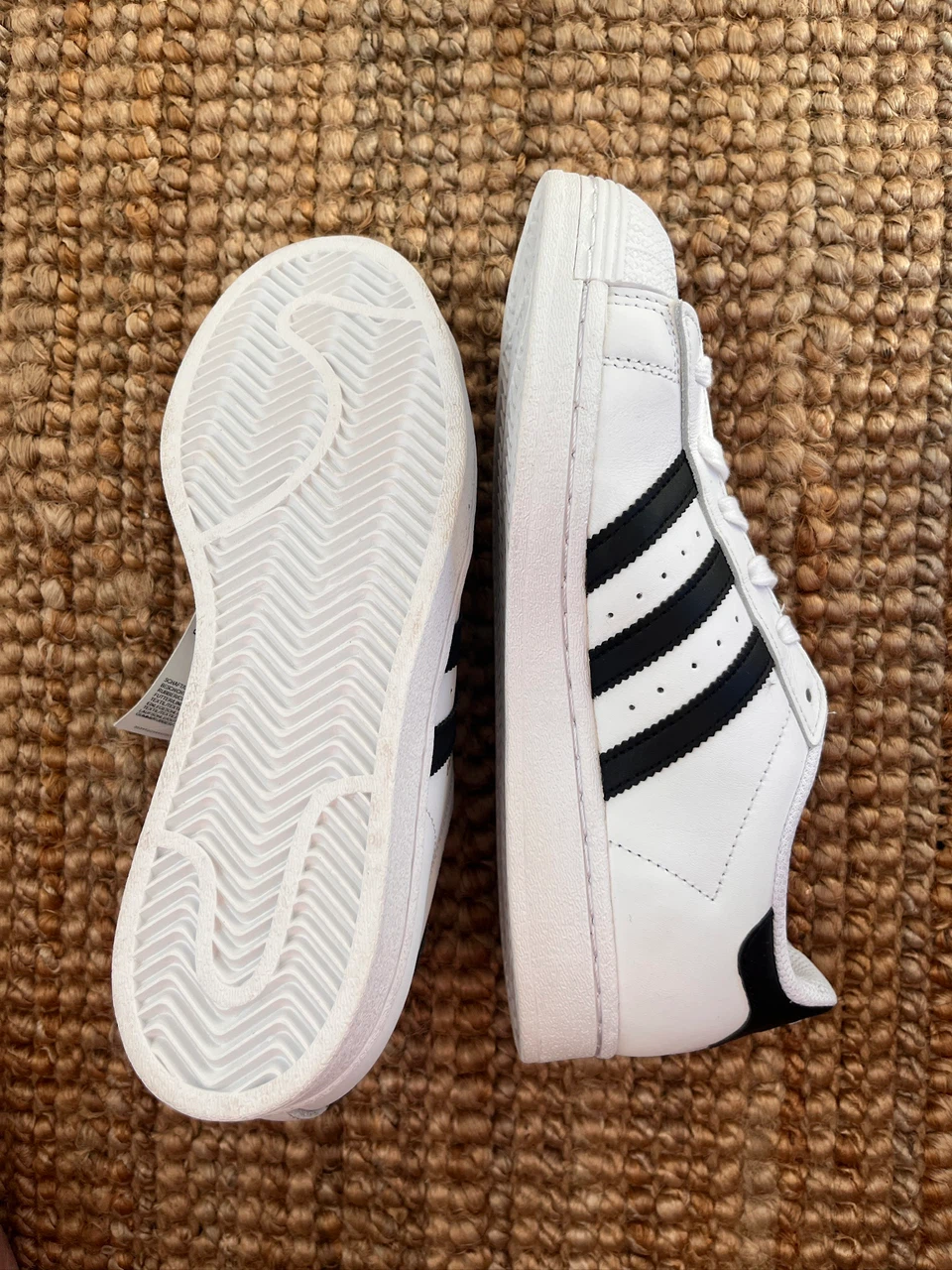 🚨 BRAND NEW ADIDAS SUPERSTARS (WOMEN'S 6.5) 🚨 - photo 4
