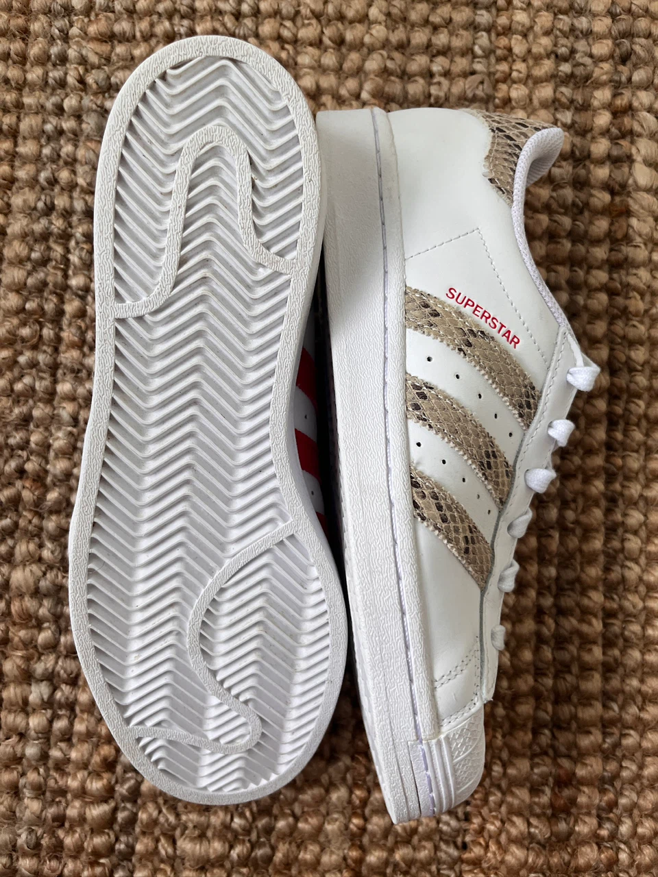 🚨 BRAND NEW ADIDAS SUPERSTARS (WOMEN’S 7.5) 🚨 - photo 2