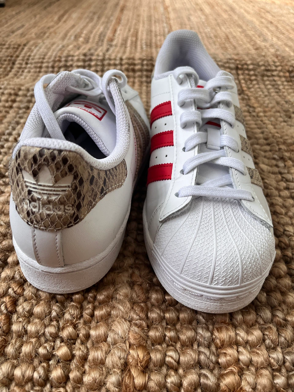 🚨 BRAND NEW ADIDAS SUPERSTARS (WOMEN’S 7.5) 🚨 - photo 3