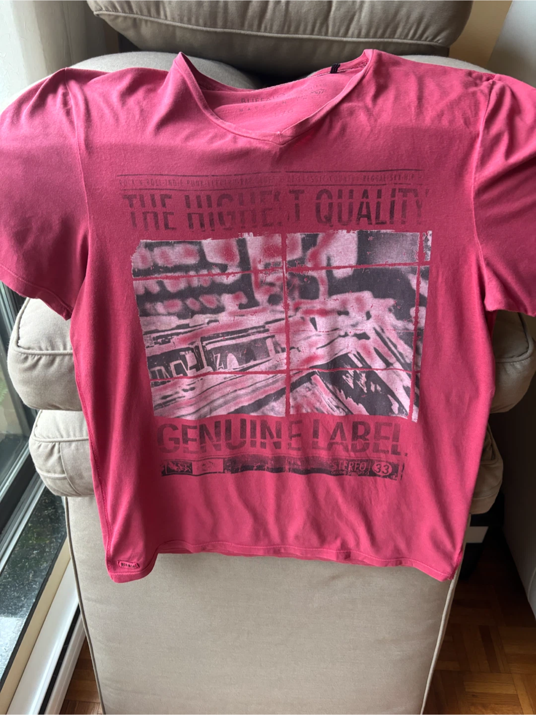 Distressed Buffalo  Maroon  Graphic T-Shirt Size L