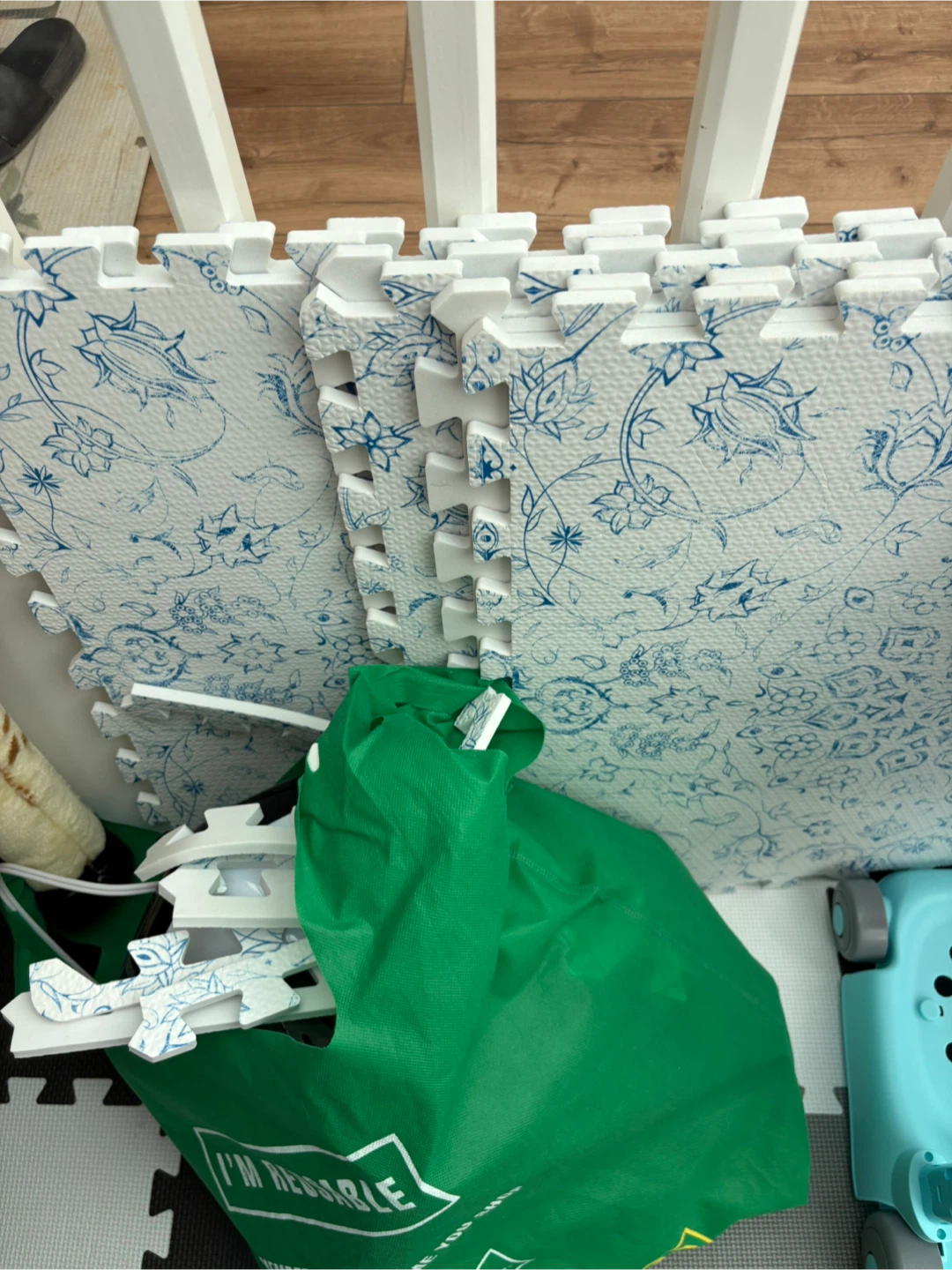 Patterned foam play mat tiles