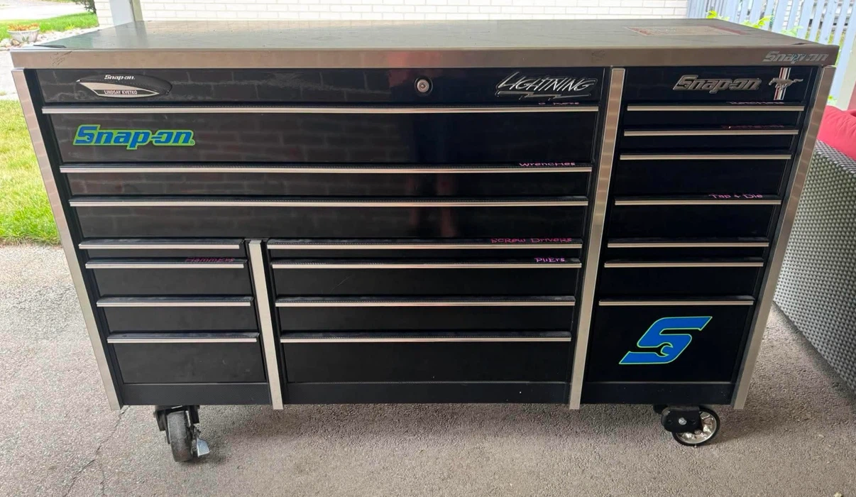72" 18-Drawer Triple-Bank Masters Series Roll Cab (Gloss Black)