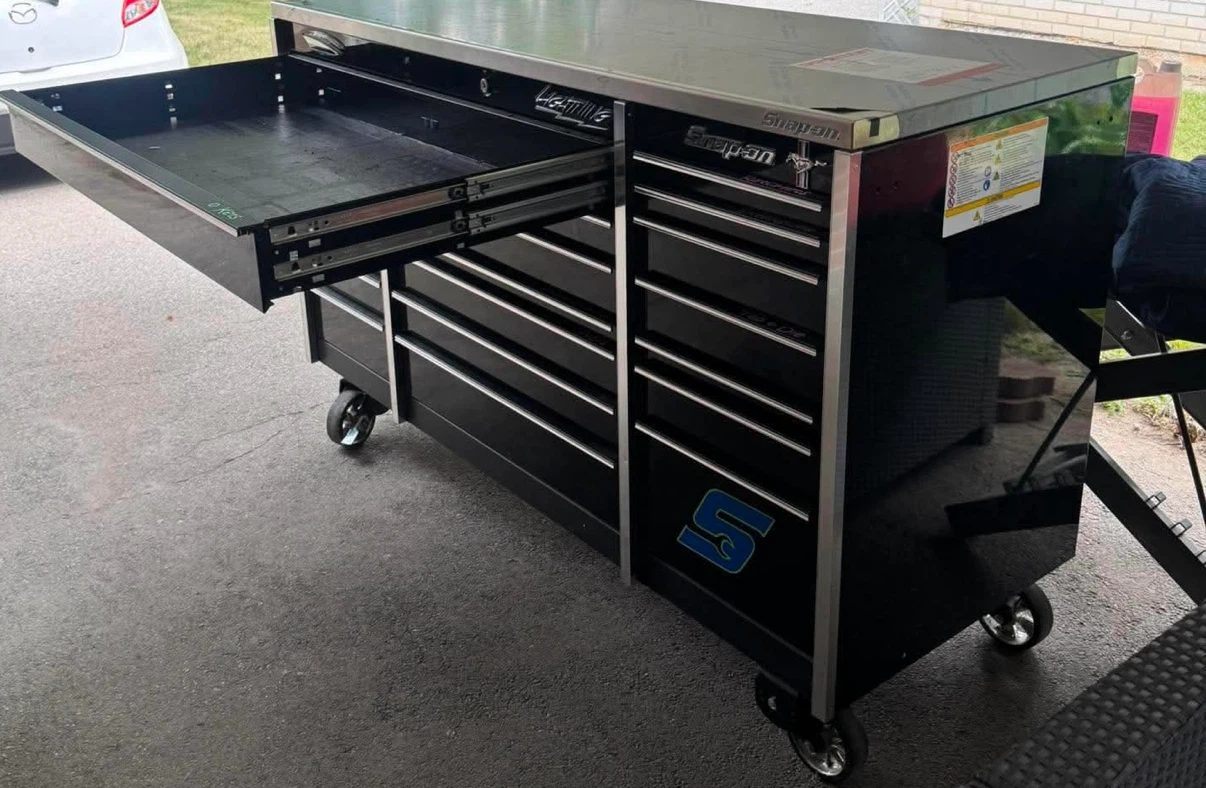72" 18-Drawer Triple-Bank Masters Series Roll Cab (Gloss Black) - photo 2