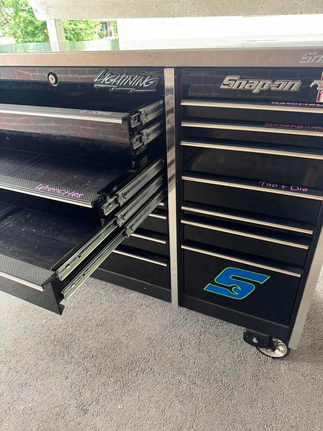 72" 18-Drawer Triple-Bank Masters Series Roll Cab (Gloss Black) - photo 3